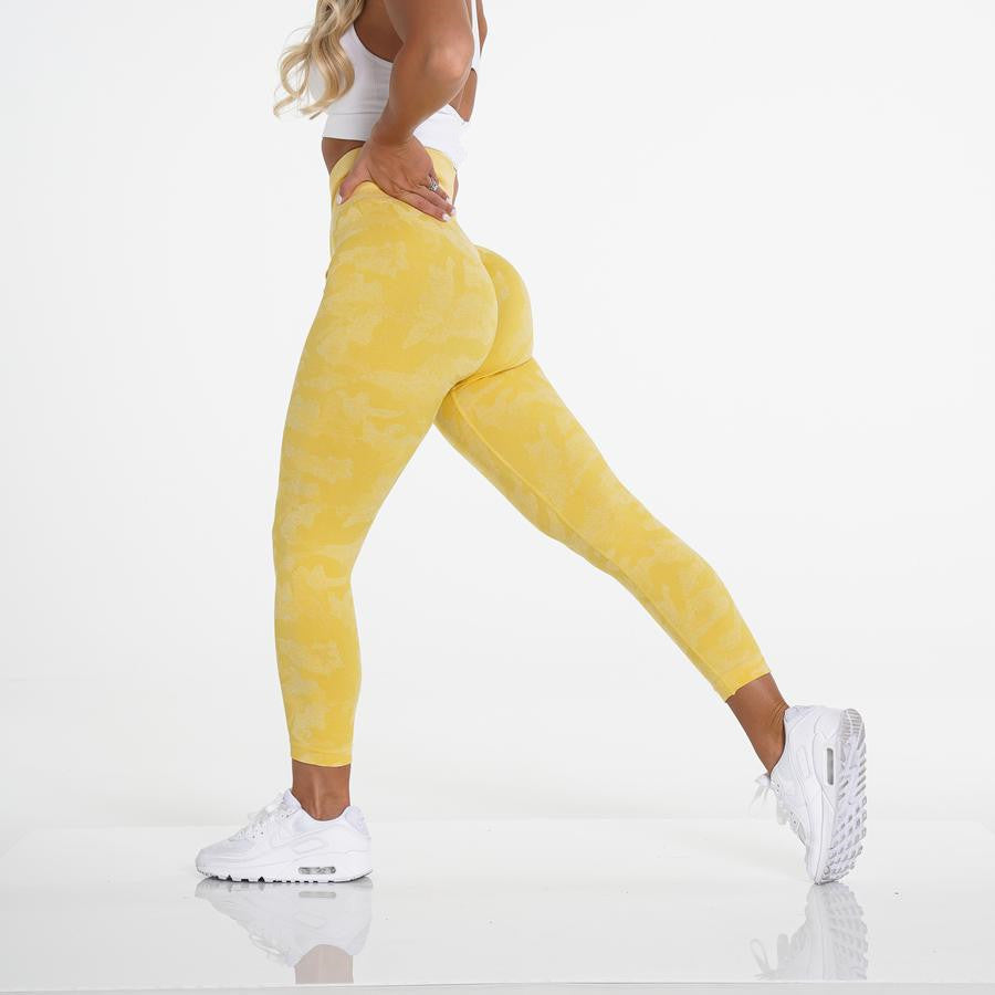 Fun Fashion : Cropped Camouflage Jacquard Seamless Yoga Pants